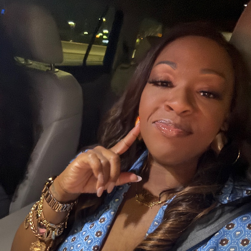 Meet your Posher, Monique